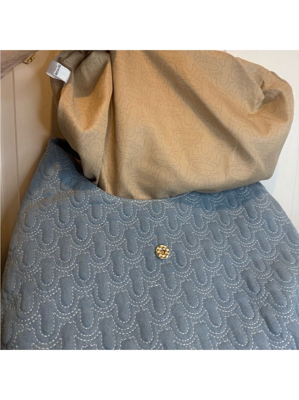 TRUE RELIGION QUILTED WOMENS SHOULDER BAG PURSE HOBO HANDBAG WITH HORSESHOE LOGO - Picture 7 of 16